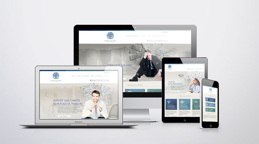 Website responsivo visualizado em diferentes dispositivos - desktop, notebook, tablet e smartphone.